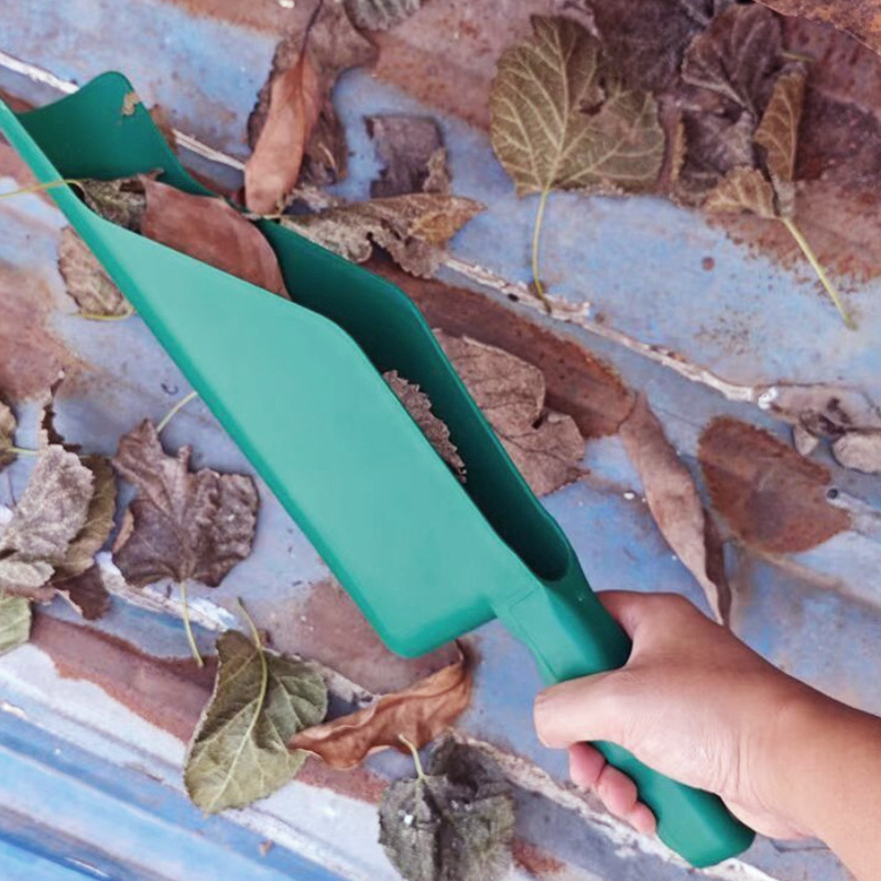 Gutter cleaning leaf shovel