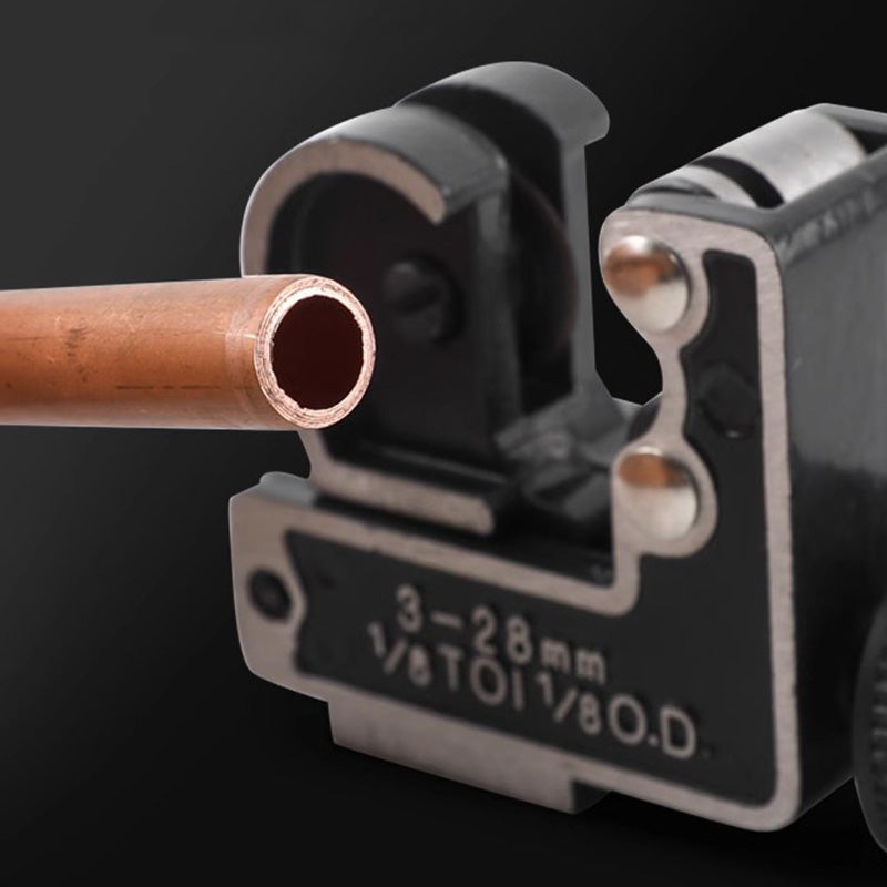 Compact Pipe Cutter with Easy Grip Knob